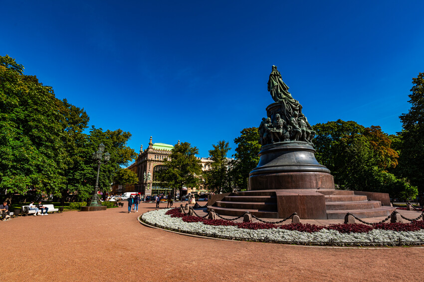 памятник Екатерине 2