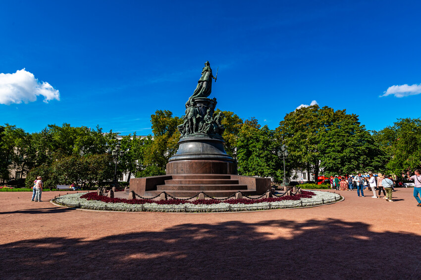 памятник Екатерине 2