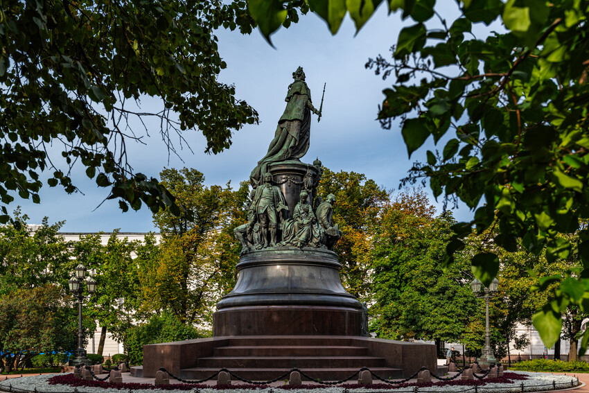 памятник Екатерине 2