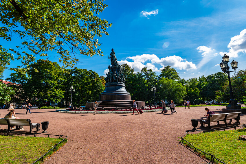 памятник Екатерине 2