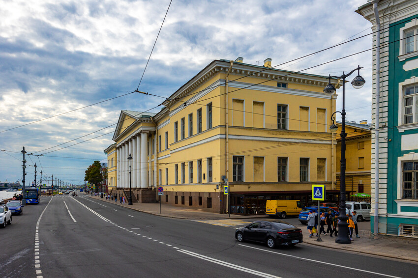 Академия наук в С.-Петербурге