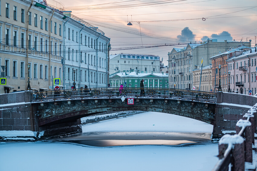 Большой Конюшенный мост