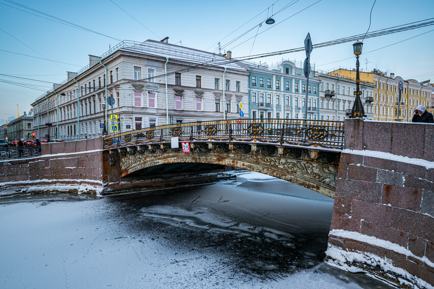 Большой Конюшенный мост