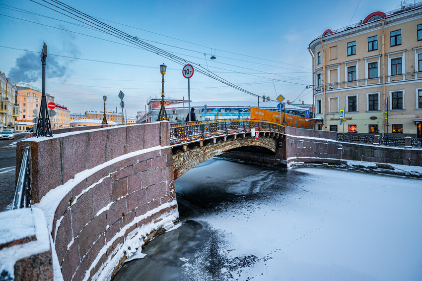 Большой Конюшенный мост