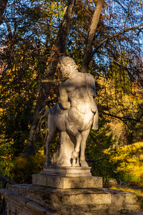 Кентавр у моста Кентавров в Павловском парке