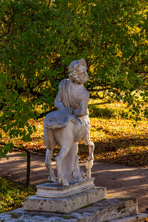 Кентавр у моста Кентавров в Павловском парке