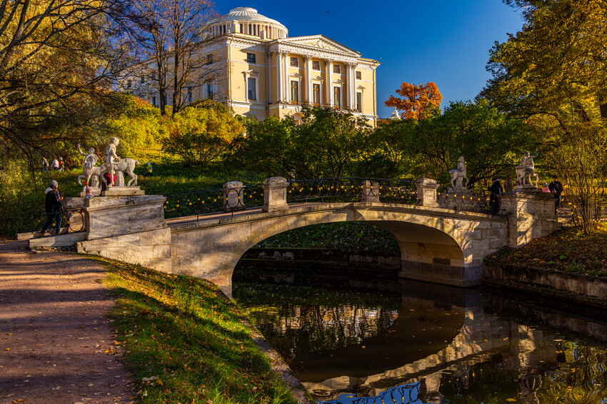 Мост кентавров в Павловском парке