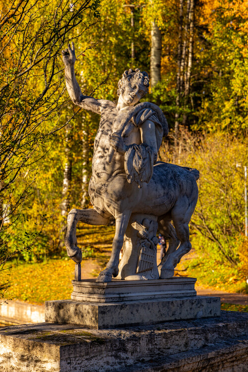 Кентавр у Моста Кентавров в Павловском парке