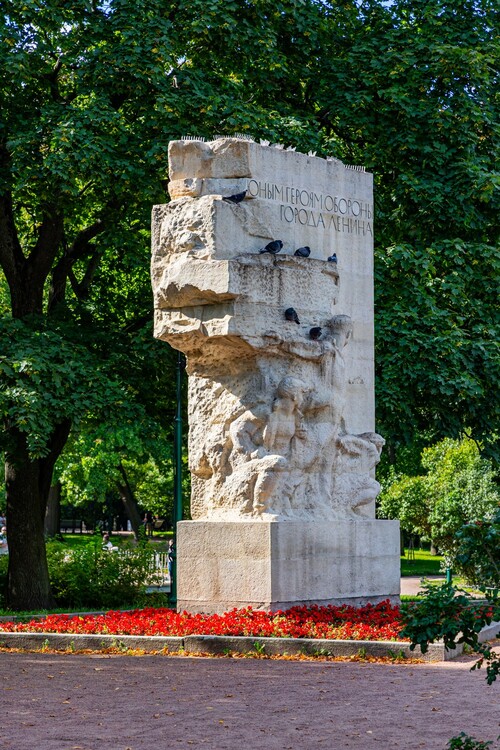 Памятник «Юным героям обороны Ленинграда»