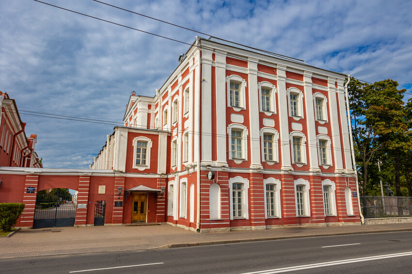 Здание Двенадцати коллегий